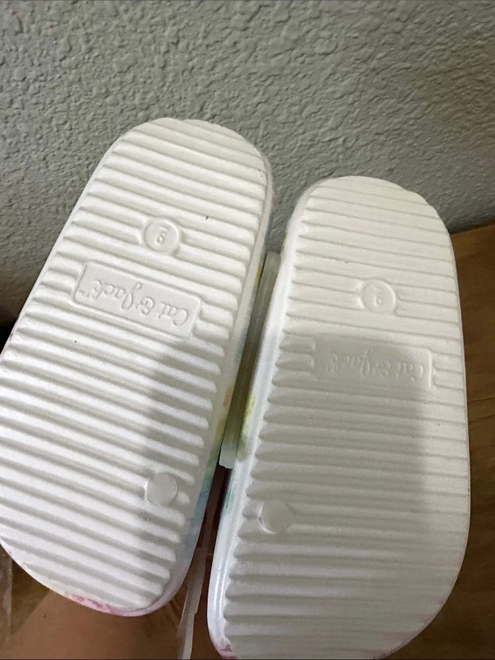 Cat & Jack Pastel Tie-Dye Slide Sandals in White size 9